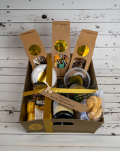 Load image into Gallery viewer, Red Hill Confectionery WINE Hamper Gift Pack