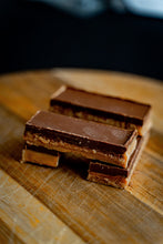 Load image into Gallery viewer, Red Hill Confectionery - Hazelnut Caramel Fudge 160g Tub GF