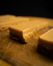 Load image into Gallery viewer, Red Hill Confectionery - Macadamia Caramel Fudge 160g Tub GF